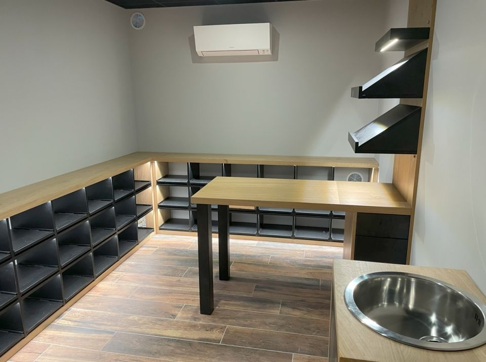Agencement d'une cave dans une habitation à Lalevade
