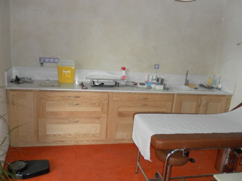 Agencement de cabinet médical à Alba la Romaine