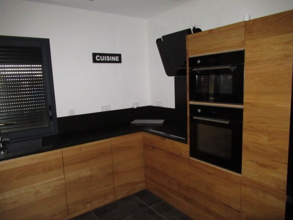 Cuisine Contemporaine Chêne-Granite Aubenas
