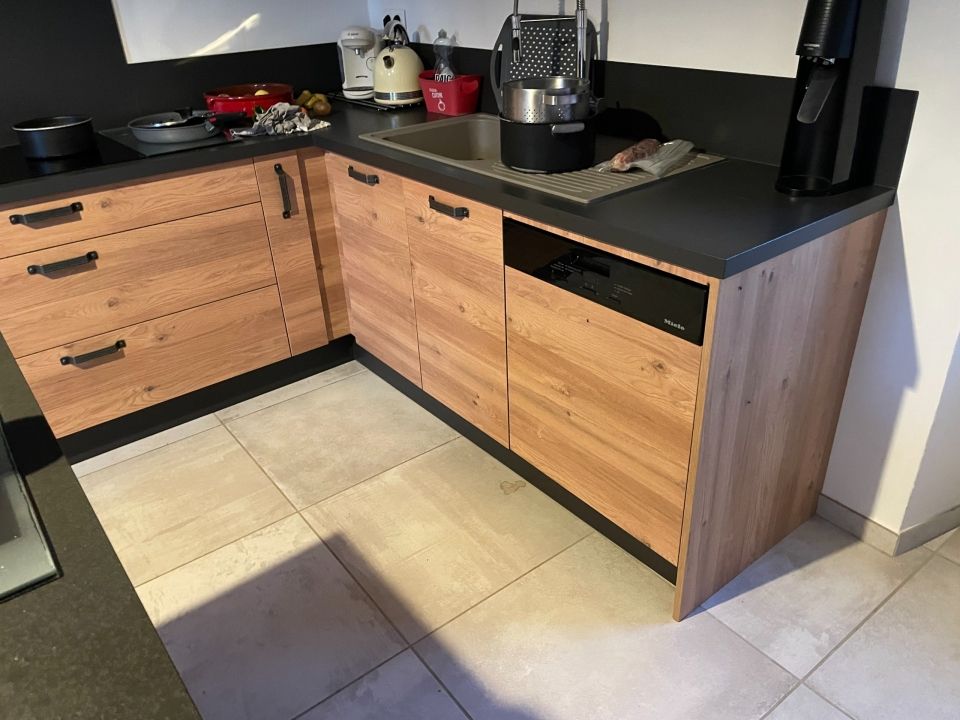 Cuisine sur mesure réalisée par Art Bois Création, menuisier agenceur en Ardèche